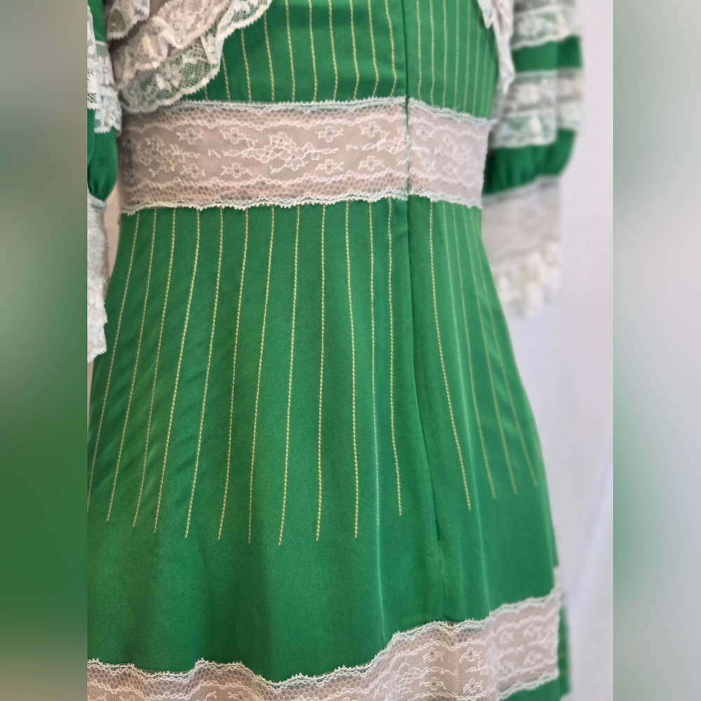 Valentino ruffled tulle and velvet MSRP $8000 silk midi dress, Emerald Green NWT - Picture 6 of 13